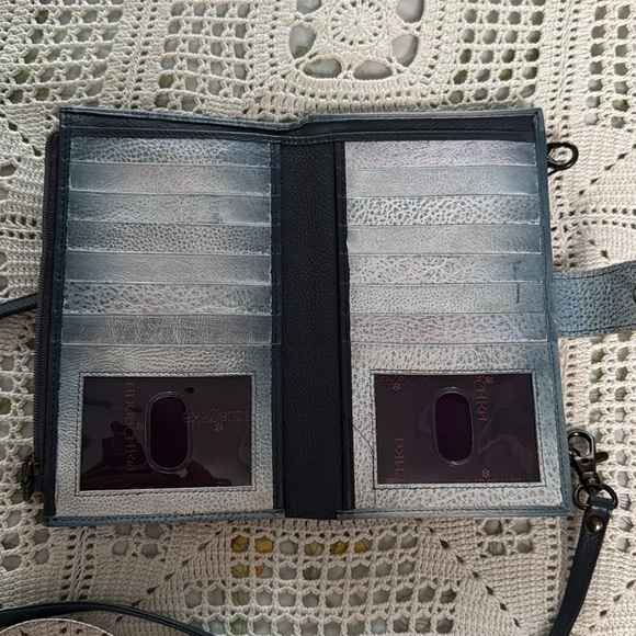 ANUSCHKA WALLET BAG CROSSBODY TRAVEL BAG. Poppy Hold the huge Apple phones. - Picture 8 of 10